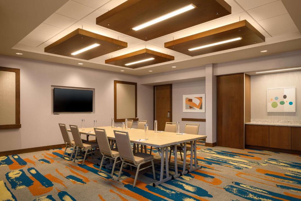DoubleTree by Hilton Pittsburgh - Cranberry photo
