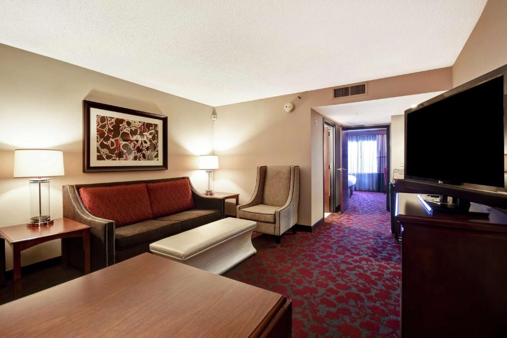 TV&#47;Unterhaltungsangebot in der Unterkunft Embassy Suites by Hilton Dulles Airport