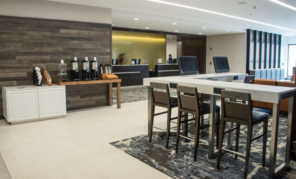 Kuchyň nebo kuchyňský kout v ubytování DoubleTree by Hilton Hotel Syracuse