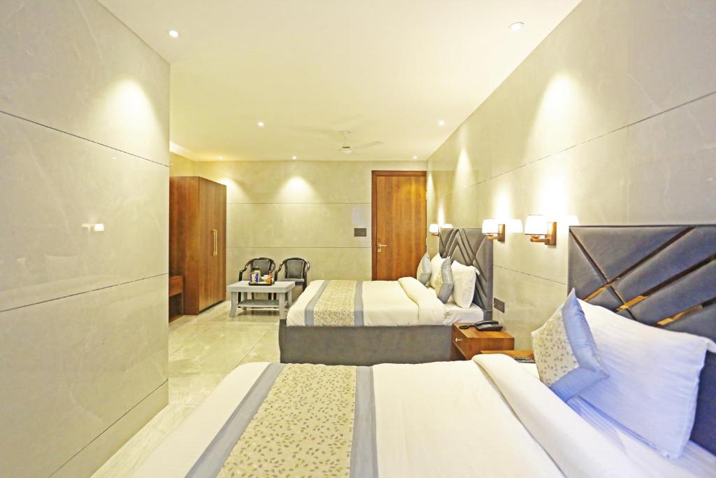 Posezení v ubytování Hotel Preet Inn 05 mints walking Distance Nizamuddin Railway Station