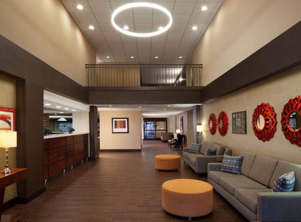 Hampton Inn Charleston-Southridge photo