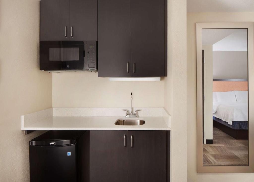 Hampton Inn Charleston-Southridge photo