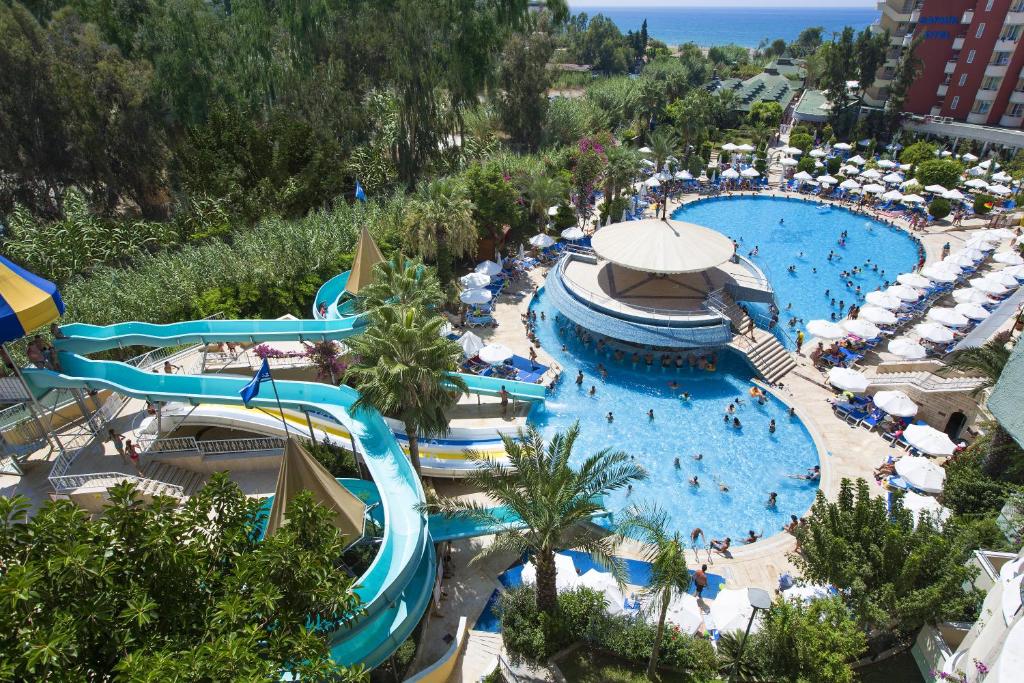 Bazén v ubytování Saphir Hotel & Villas nebo v jeho okolí