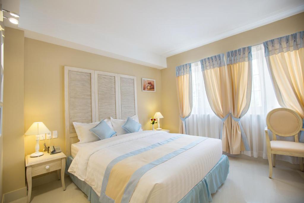 Postel nebo postele na pokoji v ubytování Hotel L'Odéon Phu My Hung