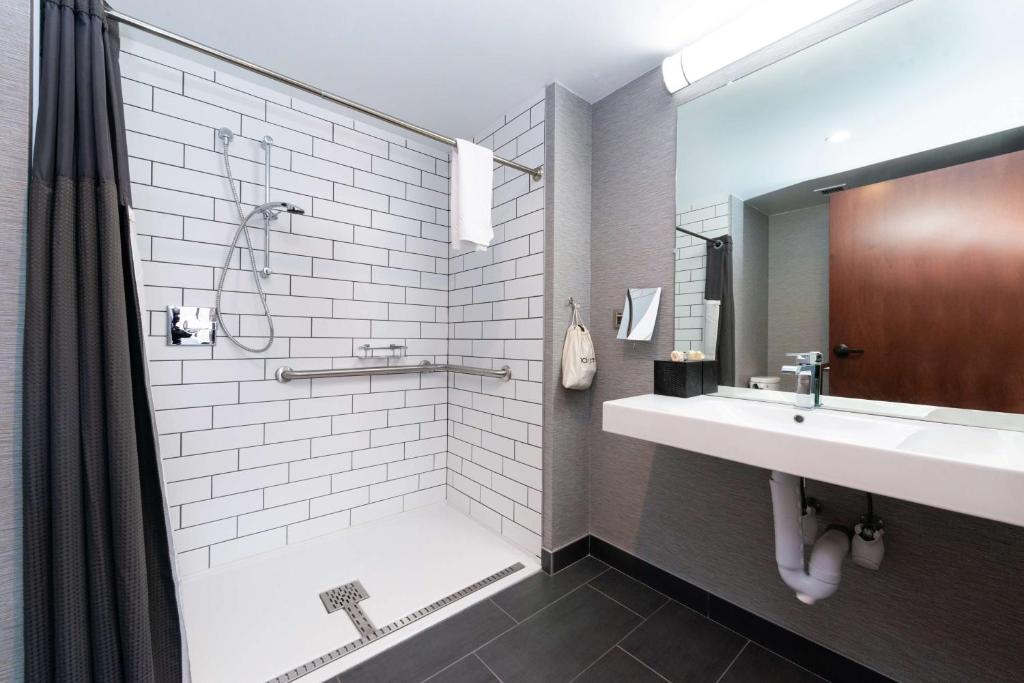 Joinery Hotel Pittsburgh, Curio Collection by Hilton photo