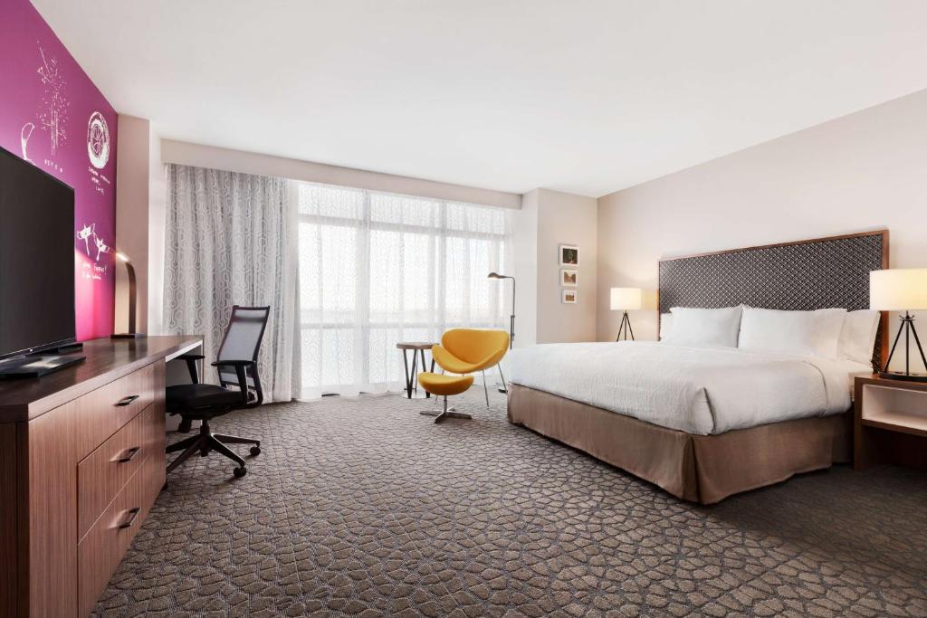 Hilton Garden Inn Boulder - King Room - Entendre Accessible