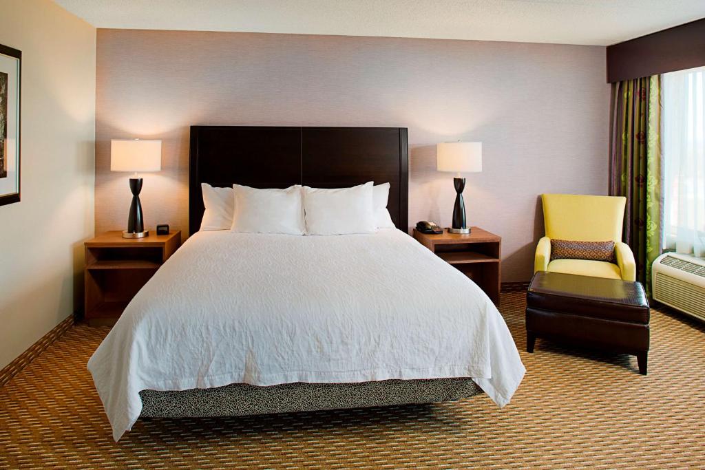 Hilton Garden Inn Hartford North-Bradley International Airport - Kamer Met Kingsize Bed - Toegang Voor Gehoor