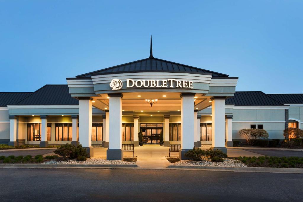 a building with a sign that reads dole tree at DoubleTree by Hilton Hotel Detroit - Novi in Novi