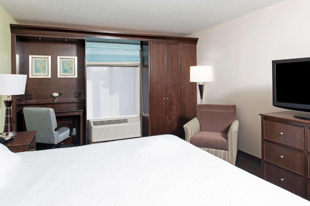Hampton Inn & Suites Kokomo - Deluxe Kamer Met Kingsize Bed - Niet-Rokers