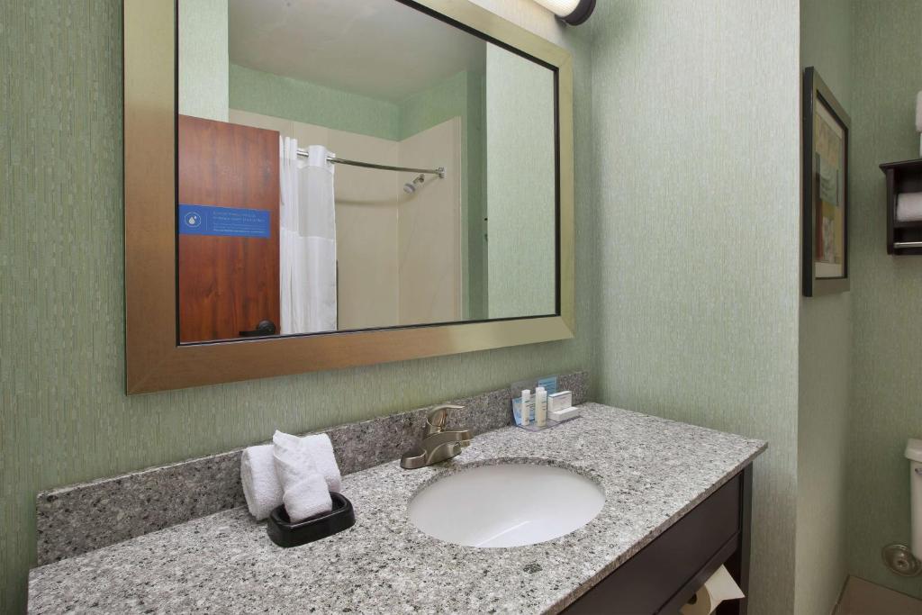 Larkspur Landing South Bend - Queen Room With Two Queen Beds - Non-Smoking