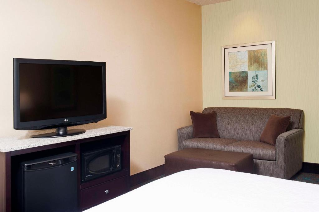 Larkspur Landing South Bend - King Studio Suite With Sofa Bed - Non-Smoking