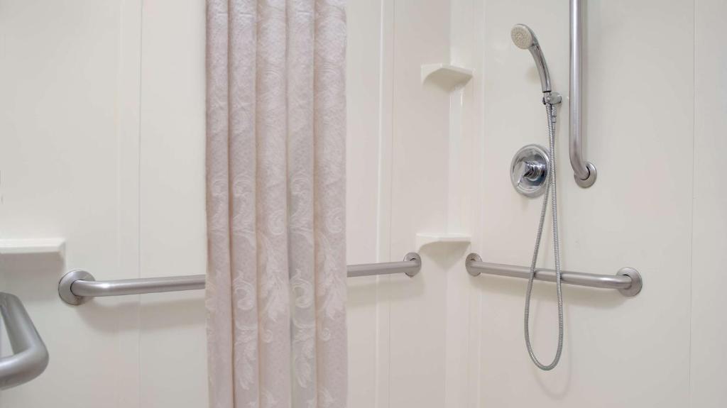 DoubleTree by Hilton Hotel Chicago Wood Dale - Elk Grove - King Room - Disability Access