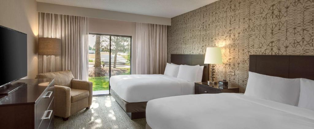 DoubleTree by Hilton Hotel Chicago Wood Dale - Elk Grove - Junior Suite With Two Double Beds