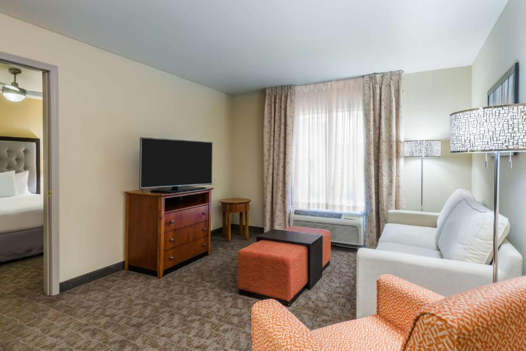 Larkspur Landing Extended Stay Suites St Louis Riverport photo
