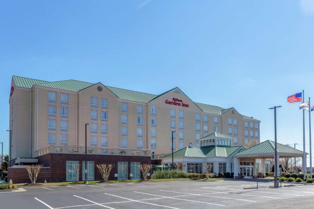 a rendering of a hotel with a parking lot at Hilton Garden Inn Richmond South/Southpark in Colonial Heights