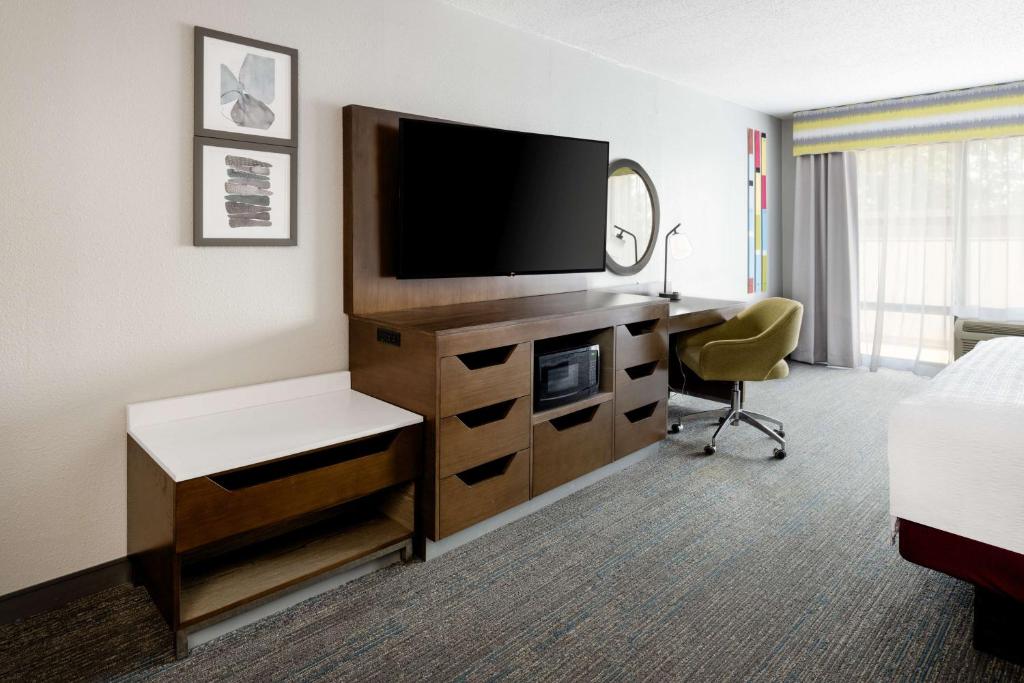 Hampton Inn Richmond/Midlothian Turnpike - King Room With Sofa Bed - Non-Smoking