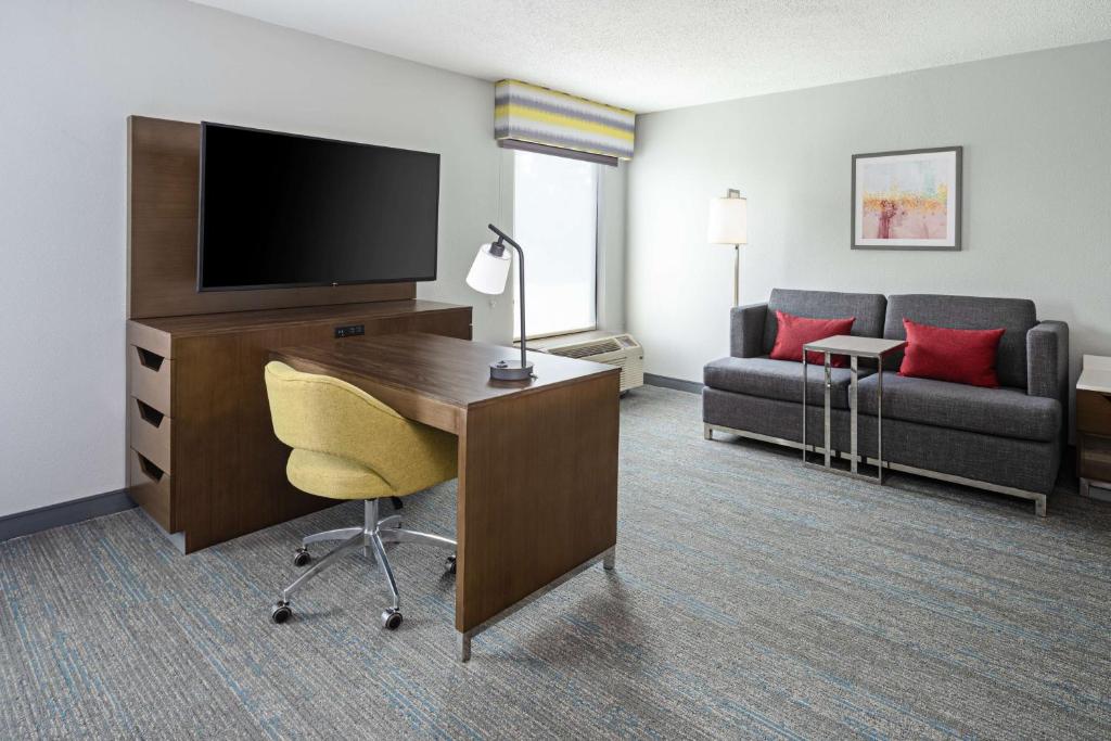 Hampton Inn Richmond/Midlothian Turnpike - Deluxe King Room With Sofa Bed - Non-Smoking