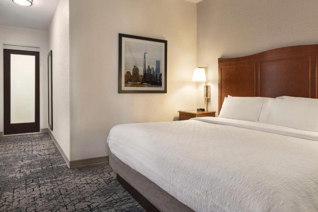 Hampton Inn Manhattan/Downtown- Financial District - Executive Studio Suite With King Bed
