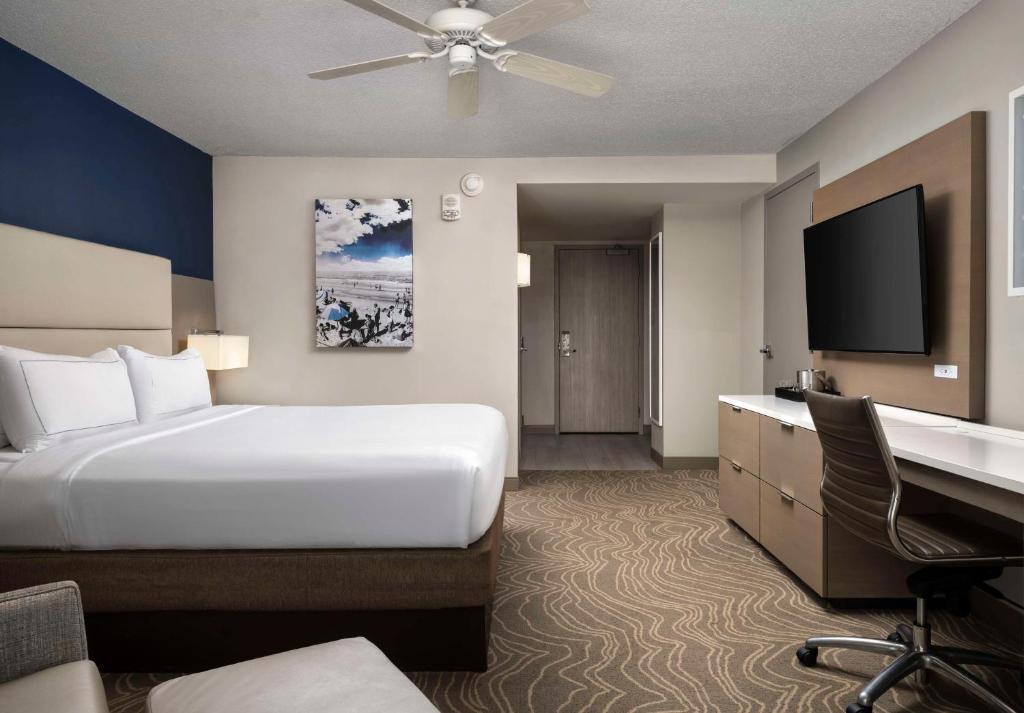 Hilton Virginia Beach Oceanfront - King Room With Bath Tub - Disability Access