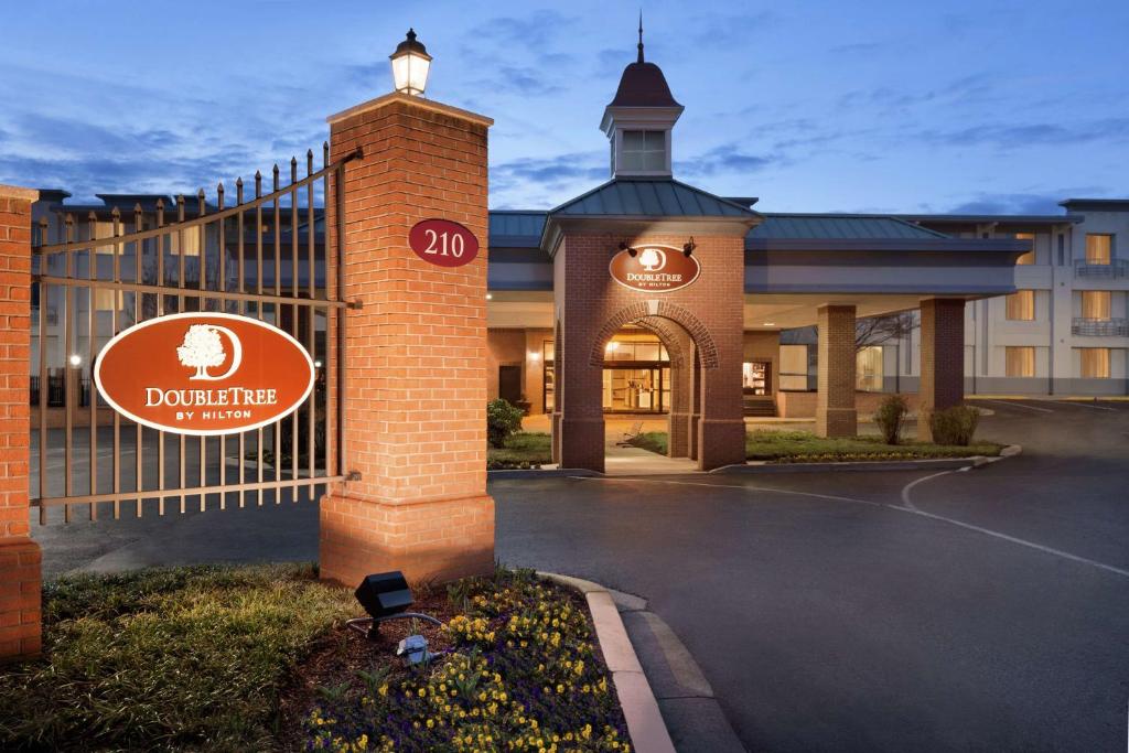 a hotel with a sign in front of a building at DoubleTree by Hilton Hotel Annapolis in Annapolis