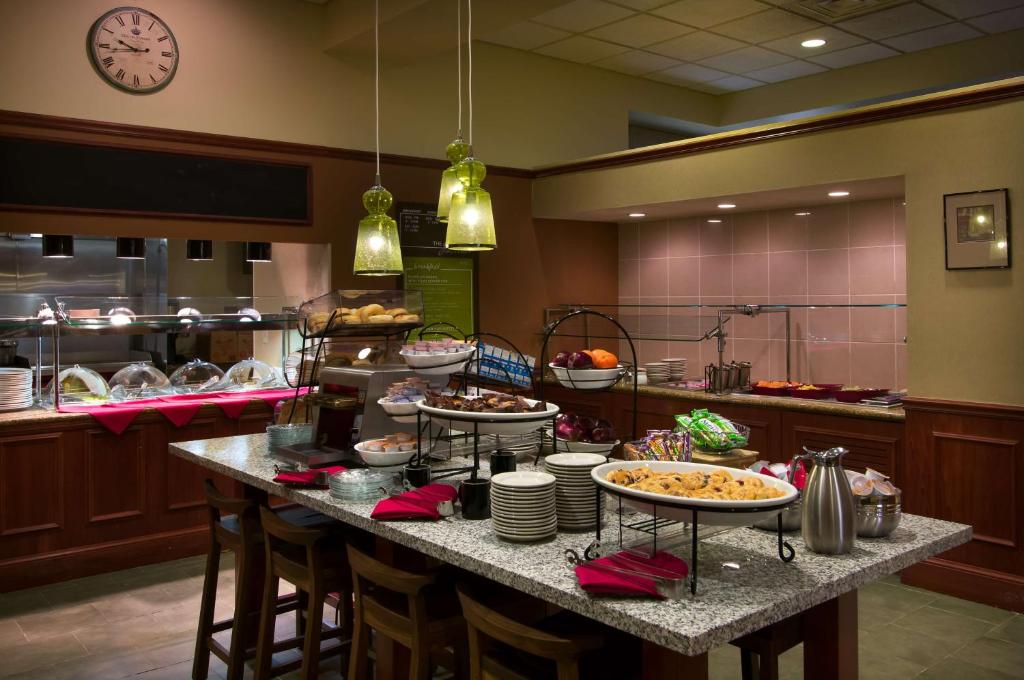 Hilton Garden Inn Detroit Downtown photo