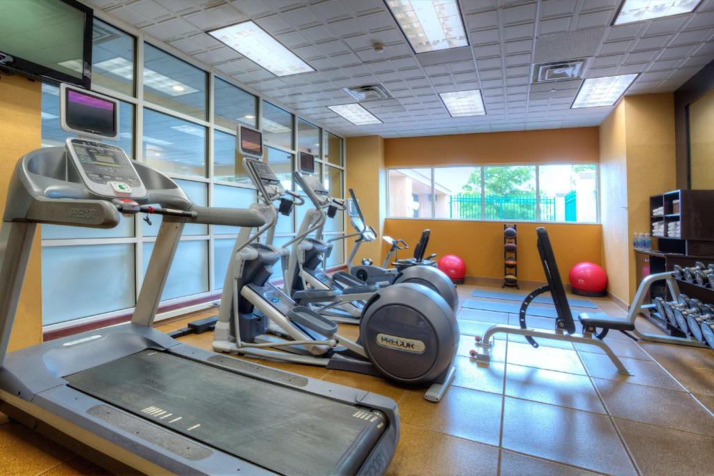 Fitness centrum a/nebo fitness zařízení v ubytování Embassy Suites by Hilton Laredo