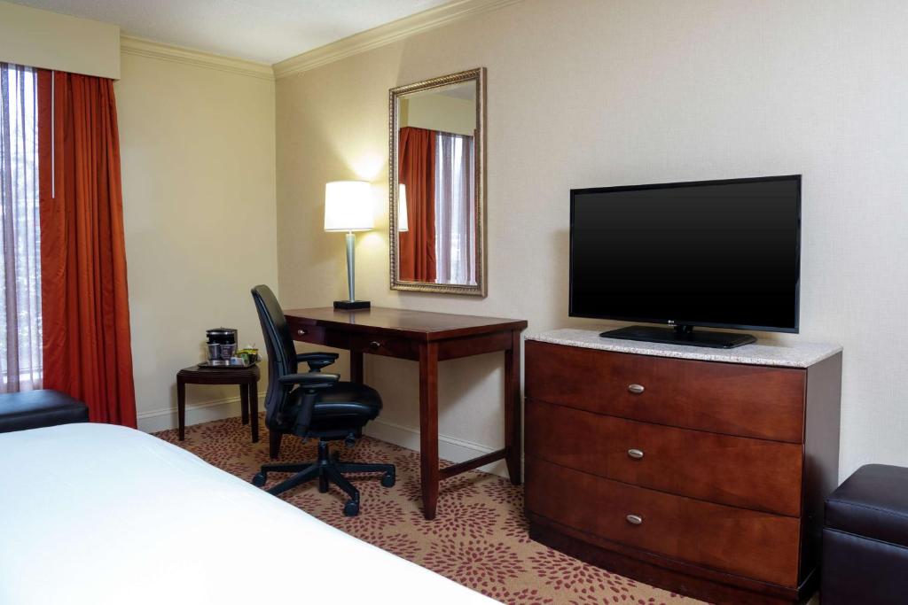 DoubleTree by Hilton Hotel Grand Rapids Airport - Chambre Lit King-Size