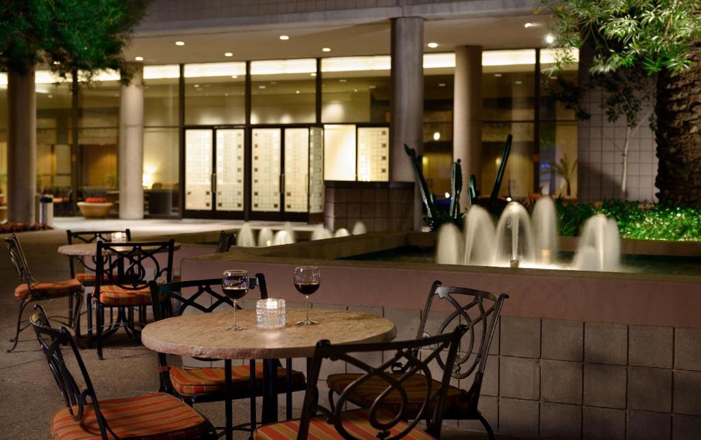Restoran atau tempat lain untuk makan di DoubleTree Suites by Hilton Phoenix