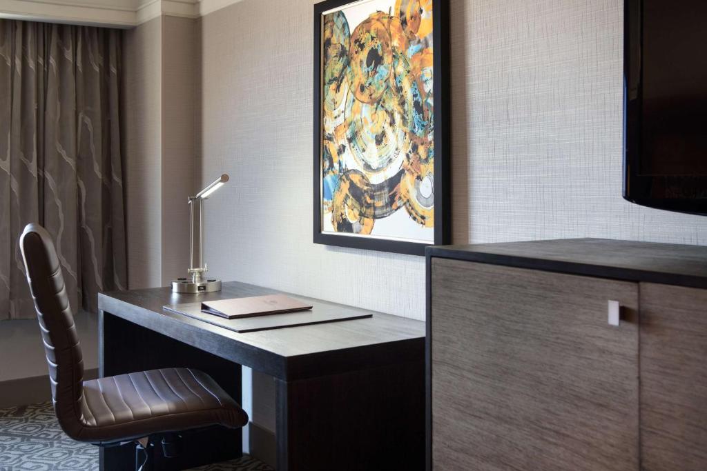 DoubleTree by Hilton San Francisco Airport North Bayfront - Queen Room With Two Queen Beds - Non-Smoking