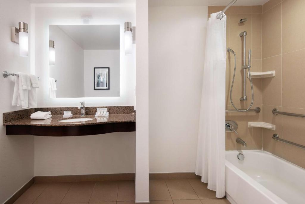 Hilton Garden Inn Denver/Cherry Creek - 