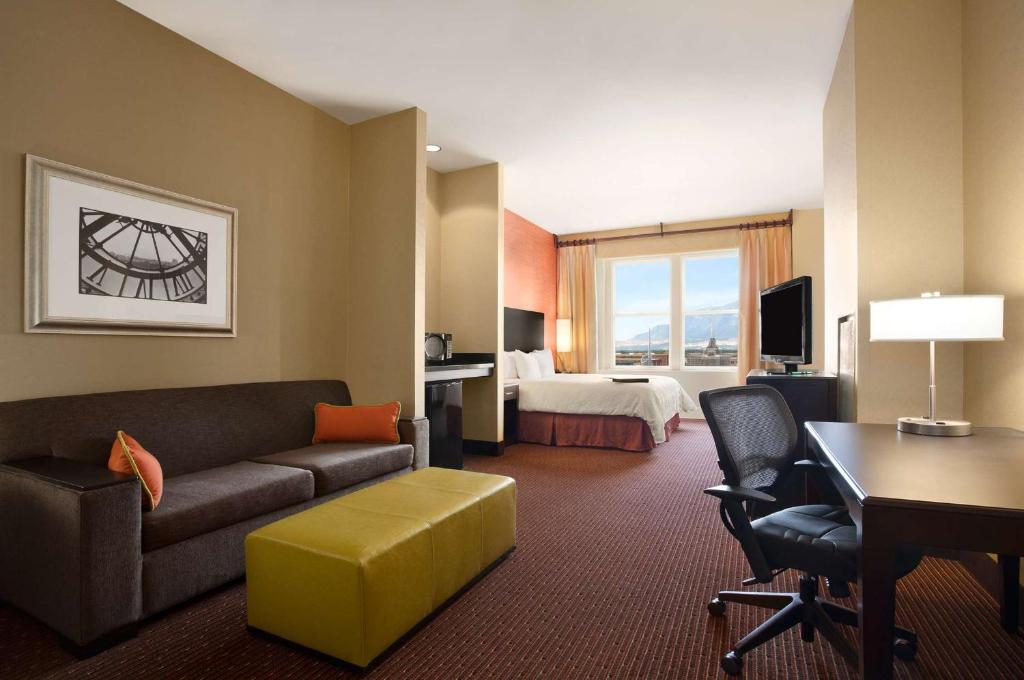 Posezení v ubytování Hampton Inn and Suites Ogden