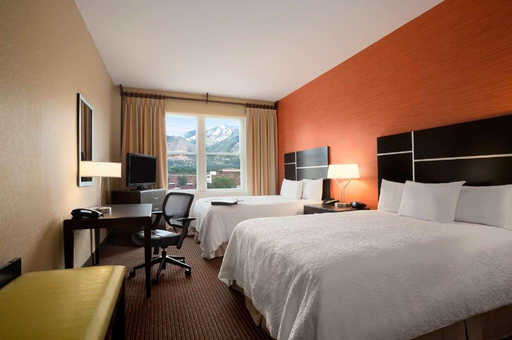 Postel nebo postele na pokoji v ubytování Hampton Inn and Suites Ogden