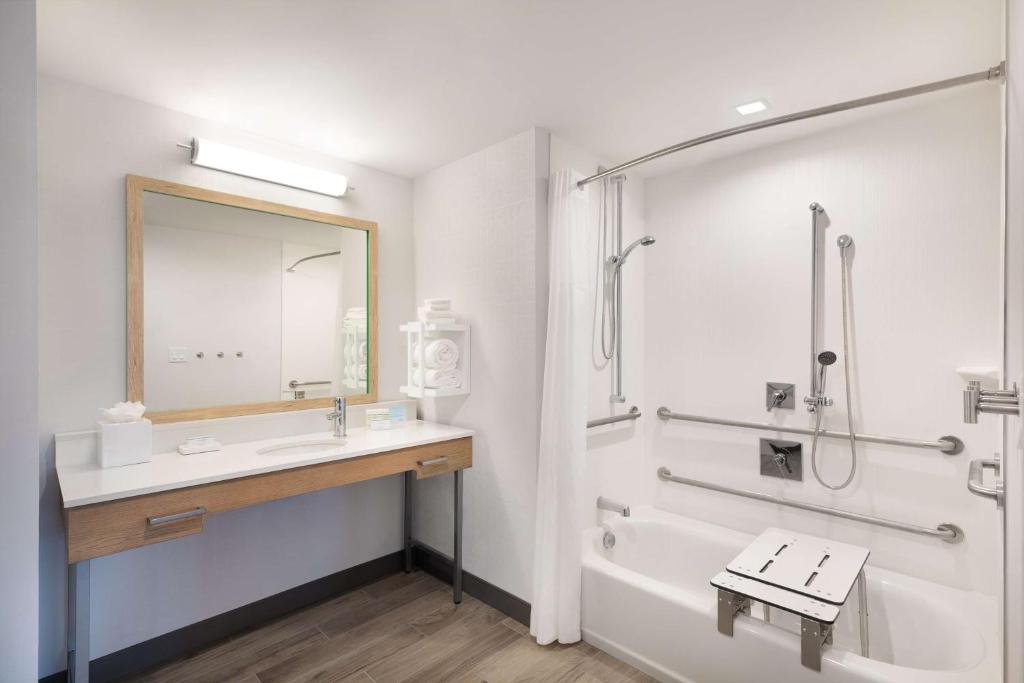 Hampton Inn & Suites Watertown Boston, Ma - King Room - Mobiliteitstoegang/niet -roken