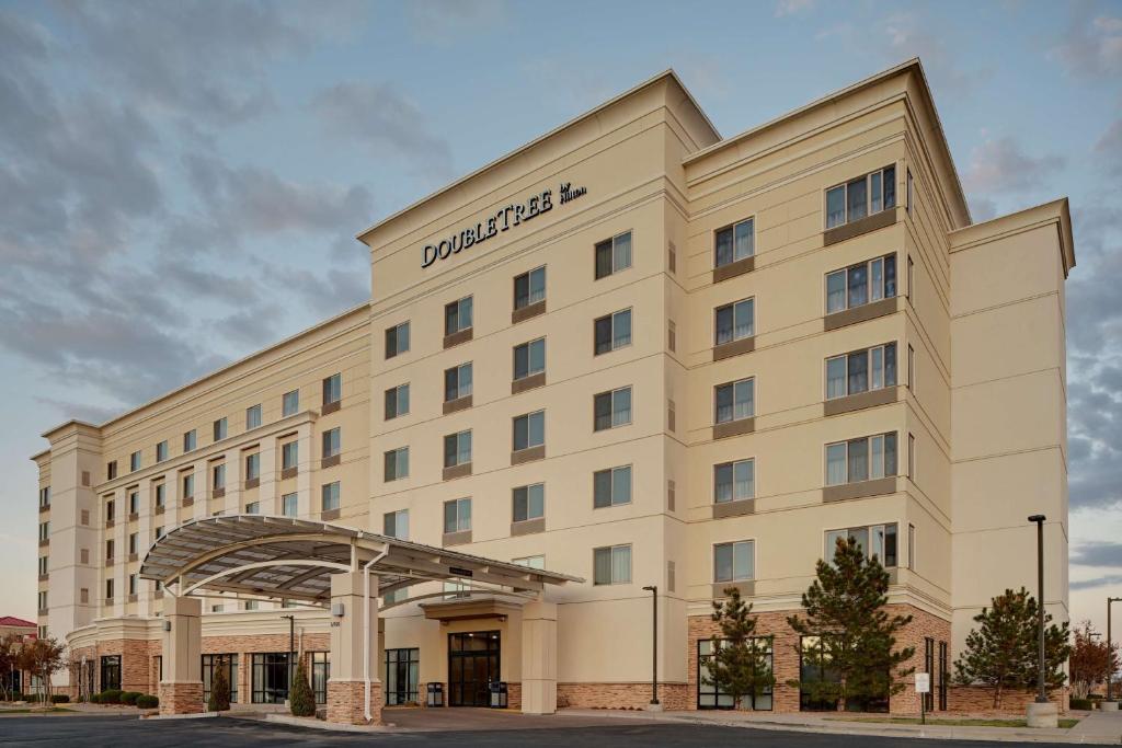 uma representação das suites da estalagem Hampton Durham em DoubleTree by Hilton Denver International Airport, CO em Denver