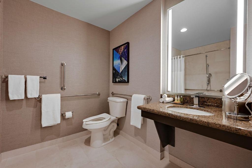 DoubleTree by Hilton Denver International Airport, CO photo