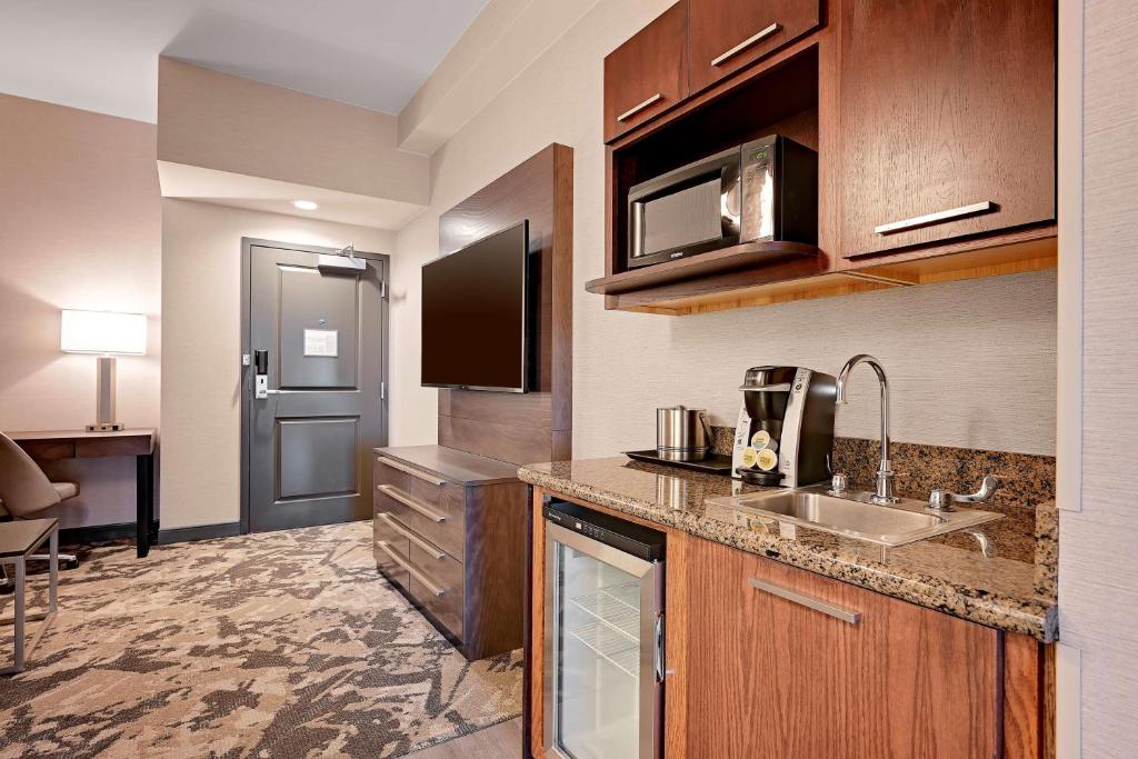 DoubleTree by Hilton Denver International Airport, CO photo