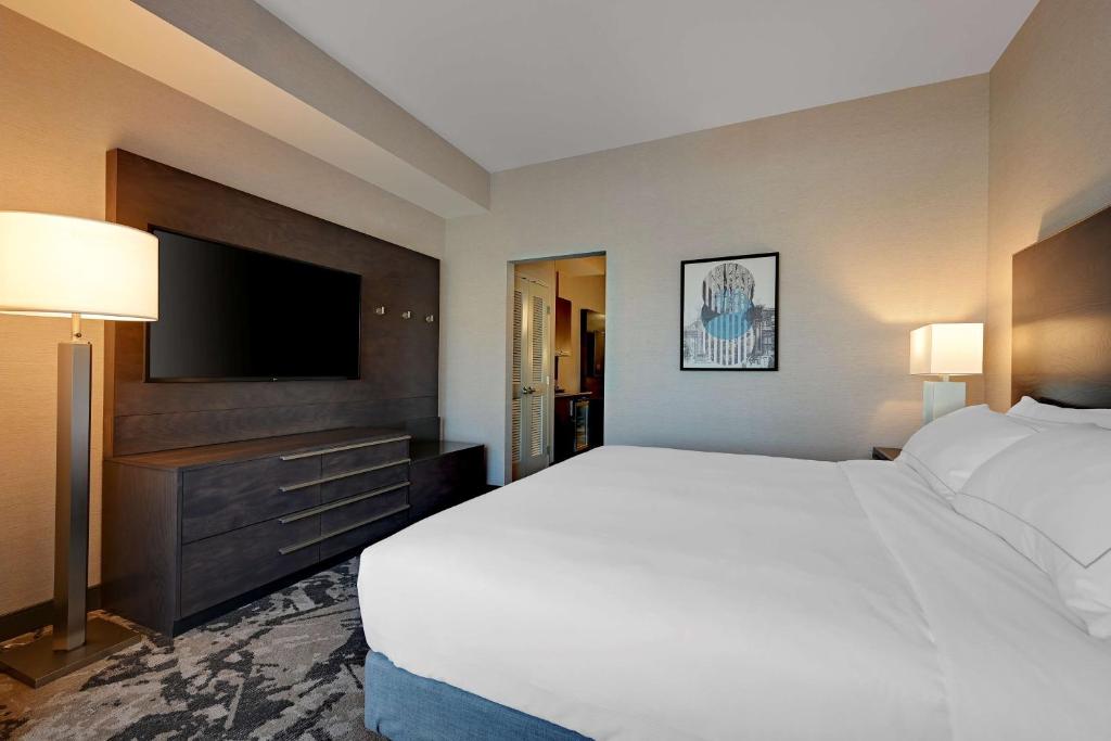 DoubleTree by Hilton Denver International Airport, CO photo
