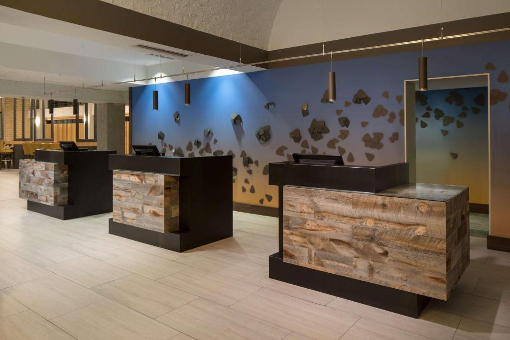Embassy Suites by Hilton Austin Central photo