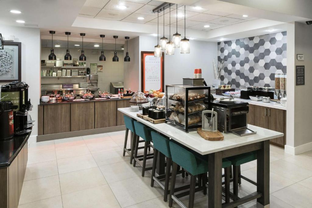 Hilton Garden Inn DFW North Grapevine photo