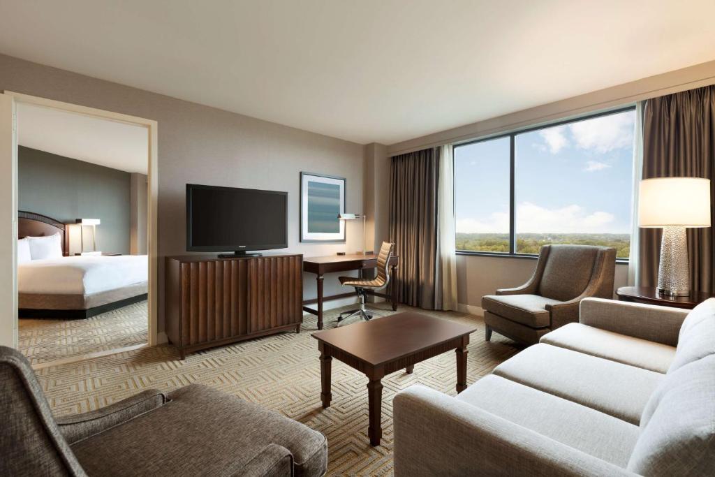 Hilton East Brunswick - Suite King Junior