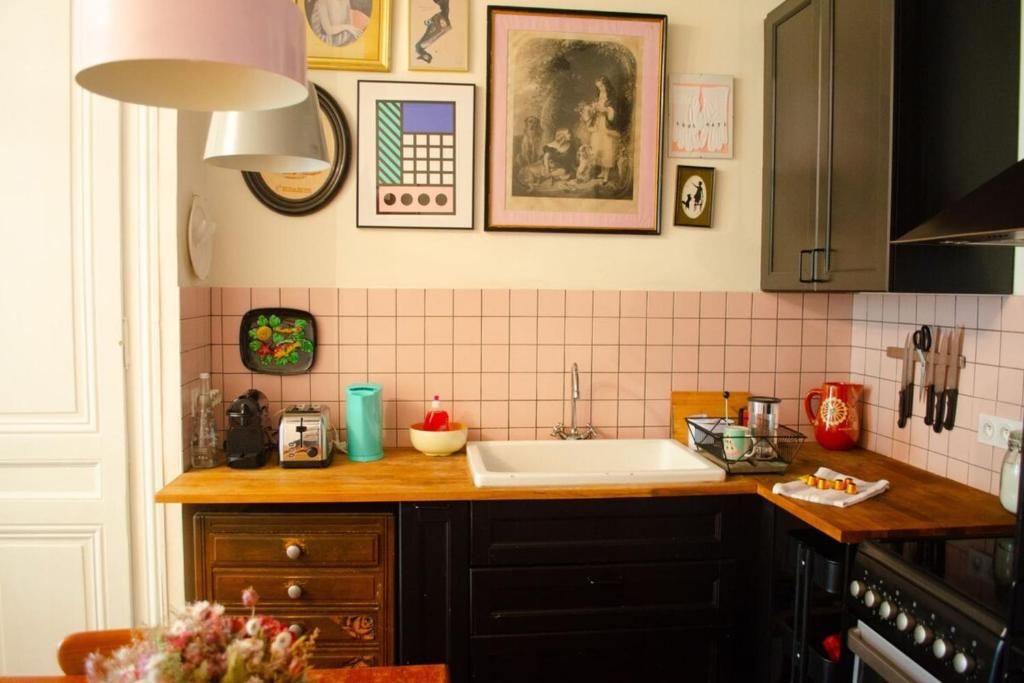 a kitchen with a sink and a counter top at Chez Julie -métro Garibaldi- Université in Lyon