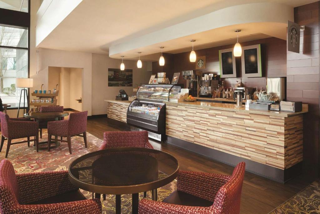 Příslušenství pro přípravu čaje a kávy v ubytování Hilton East Brunswick