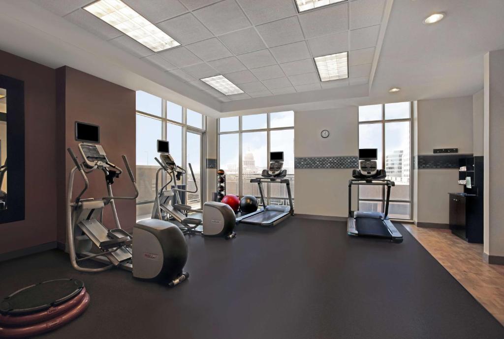 Fitness centrum a/nebo fitness zařízení v ubytování Hampton Inn and Suites Austin University Capitol