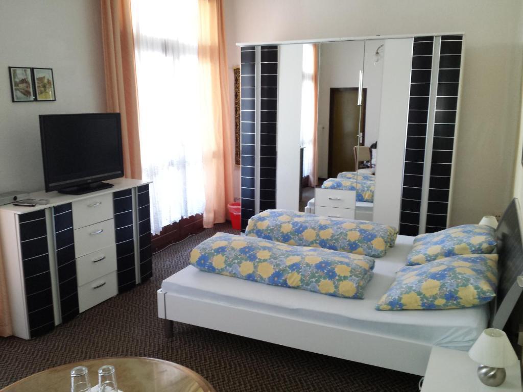 Postel nebo postele na pokoji v ubytování Hotel-Pension Waldeck