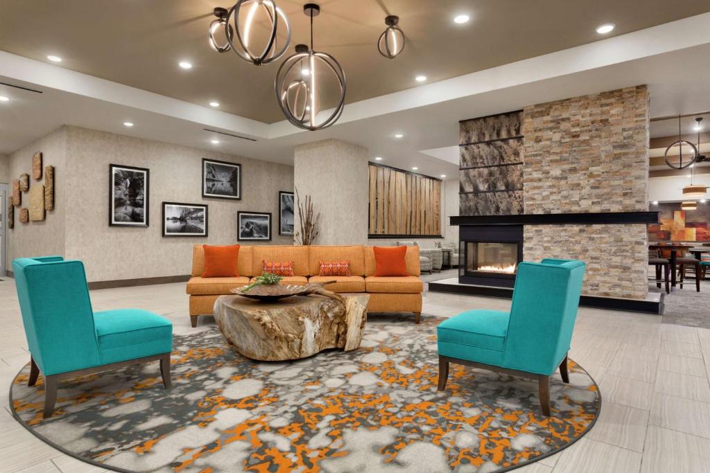 Posezení v ubytování Homewood Suites by Hilton Moab