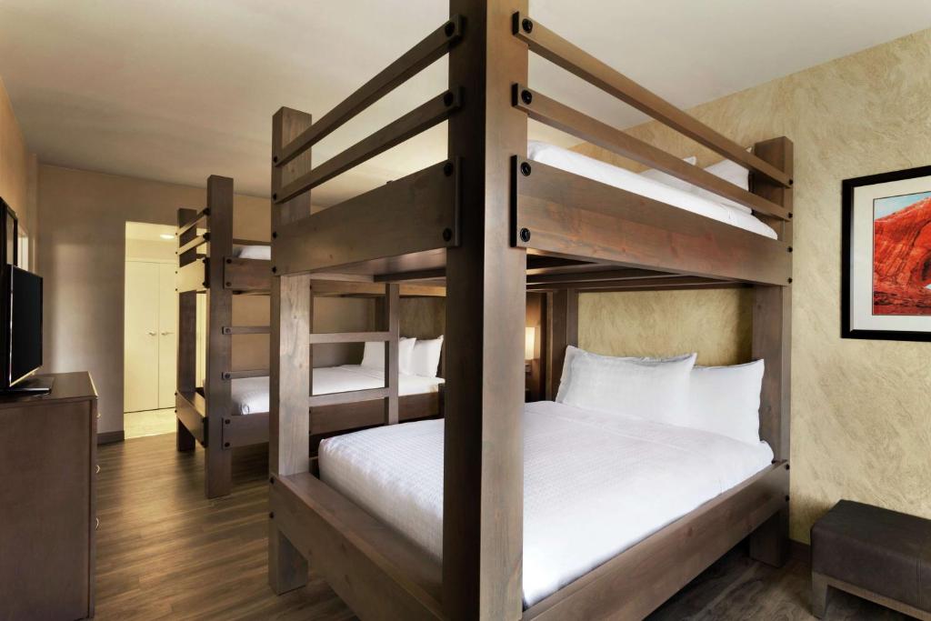 Postel nebo postele na pokoji v ubytování Homewood Suites by Hilton Moab