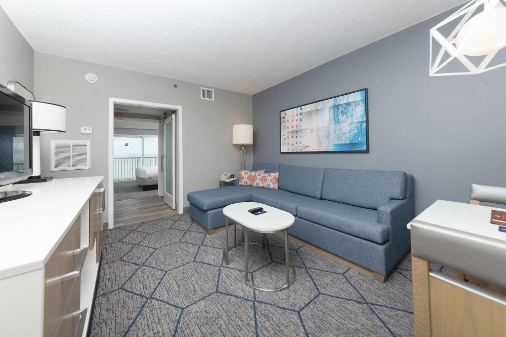 Posezení v ubytování DoubleTree Suites by Hilton Melbourne Beach Oceanfront
