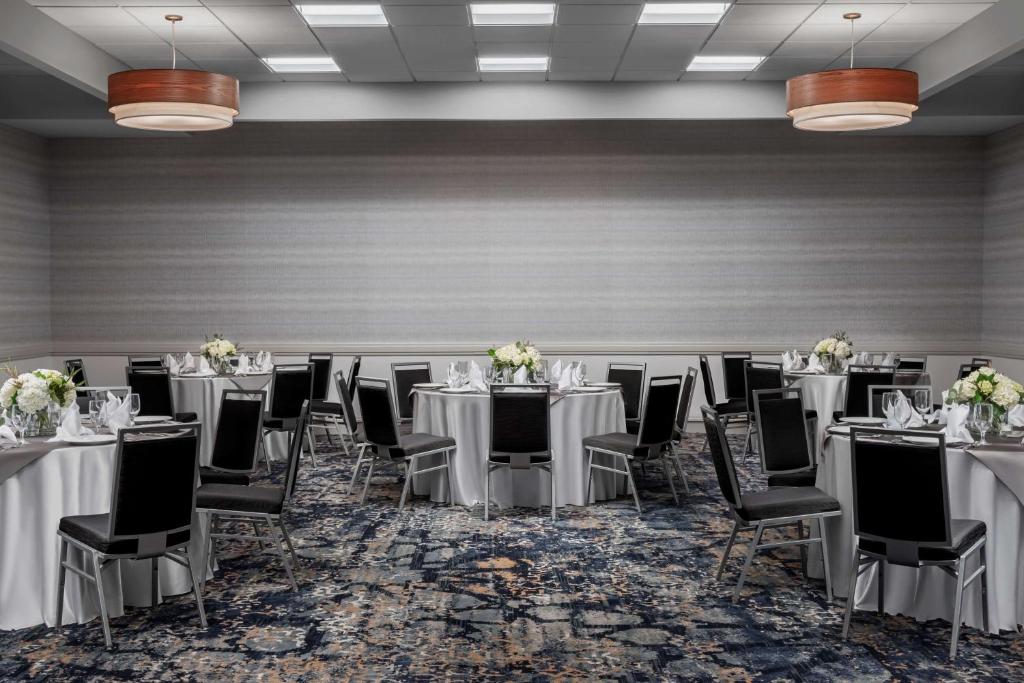 Embassy Suites by Hilton Nashville Airport photo