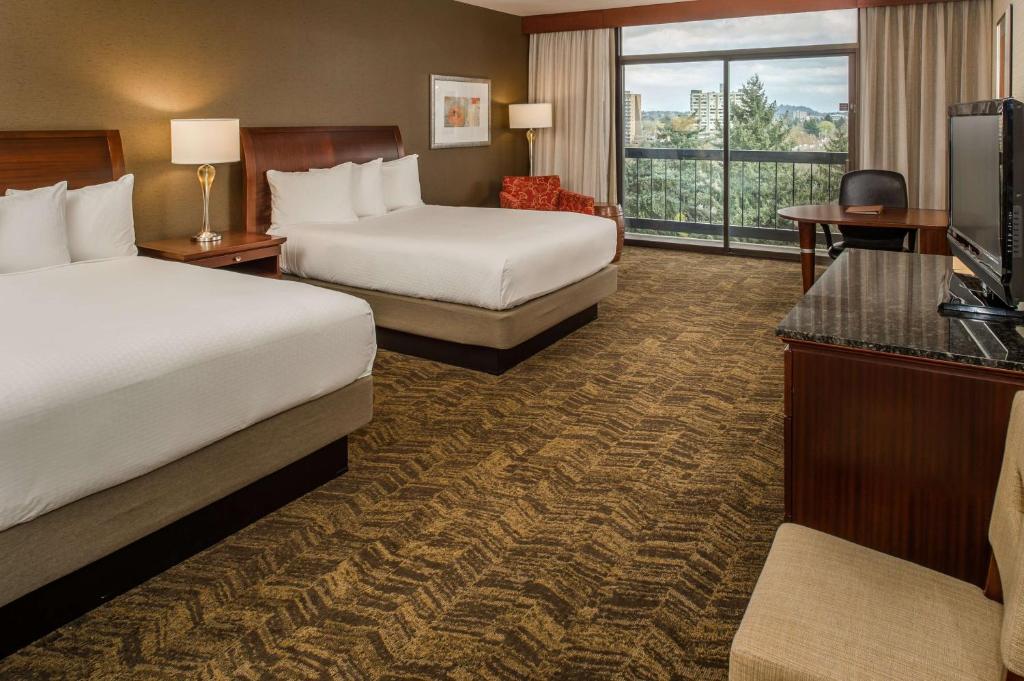 DoubleTree by Hilton Portland - Habitación Queen Con Dos Camas Queen Y Balcón - No Fumadores
