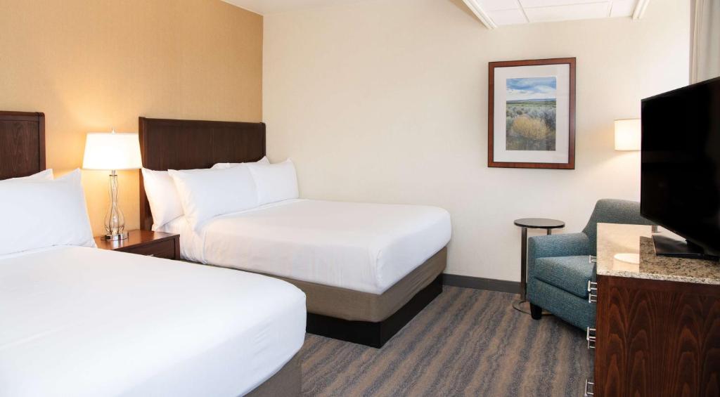 DoubleTree by Hilton Portland - Habitación Queen Con Dos Camas Queen Y Ducha Roll-In - Acceso De Movilidad